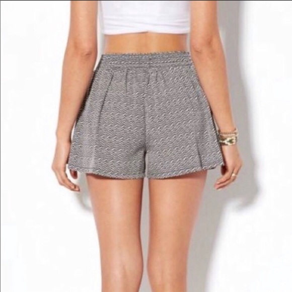 American Eagle High Rise Chevron Shorts - Picture 2 of 9